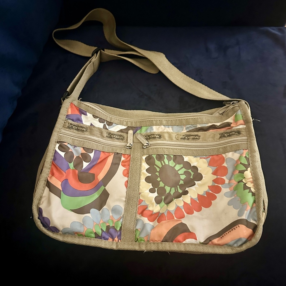 Le Sportsac Deluxe Everyday Bag